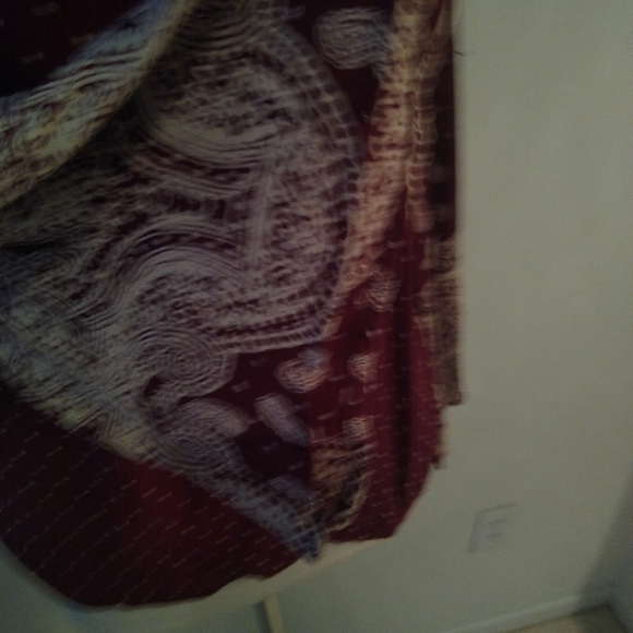 Angie Women's Loose Sleeve Blouse, Cranberry/Ivory Size Medium - Picture 3 of 7